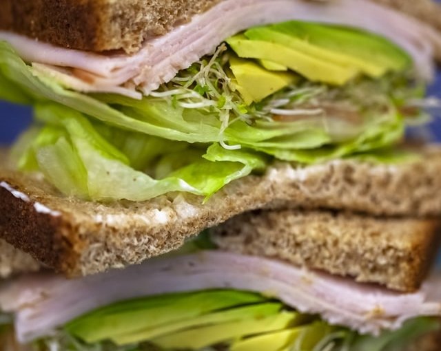 Rostban gazdag barna kenyér, 3 alapanyagból